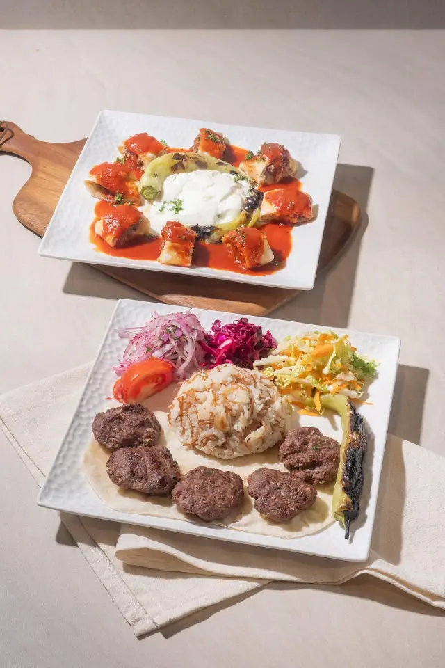 Beyti kebab in lavash with tomato sauce and grilled köfte with rice