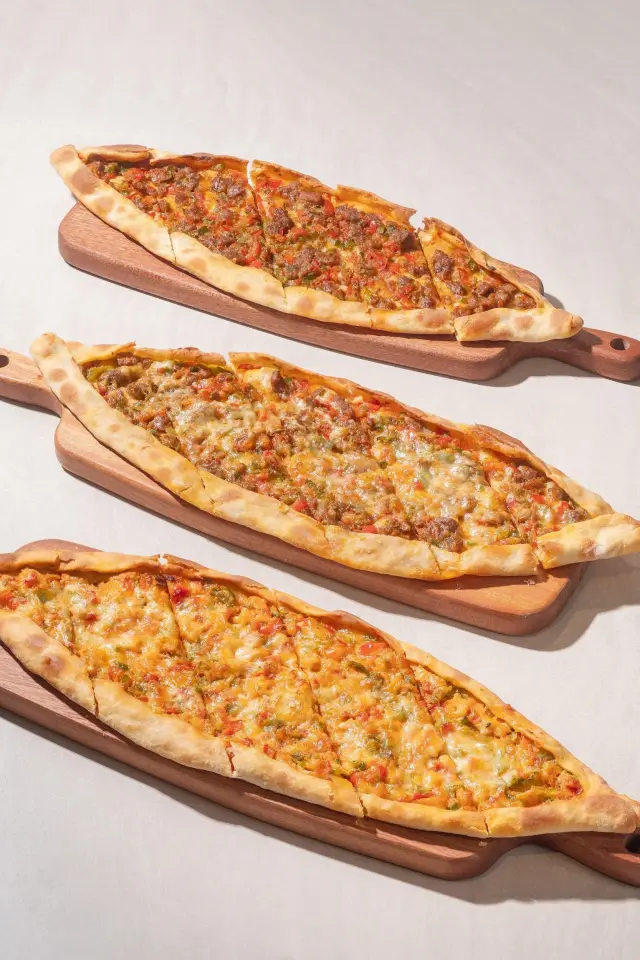 Stone-baked beef and chicken pide boats with melted cheese